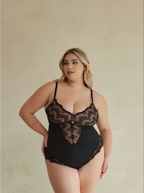 Pinsy Sculpting Lace Shapewear Bodysuit, 2X Long, Black, Light/Medium Tan Lining